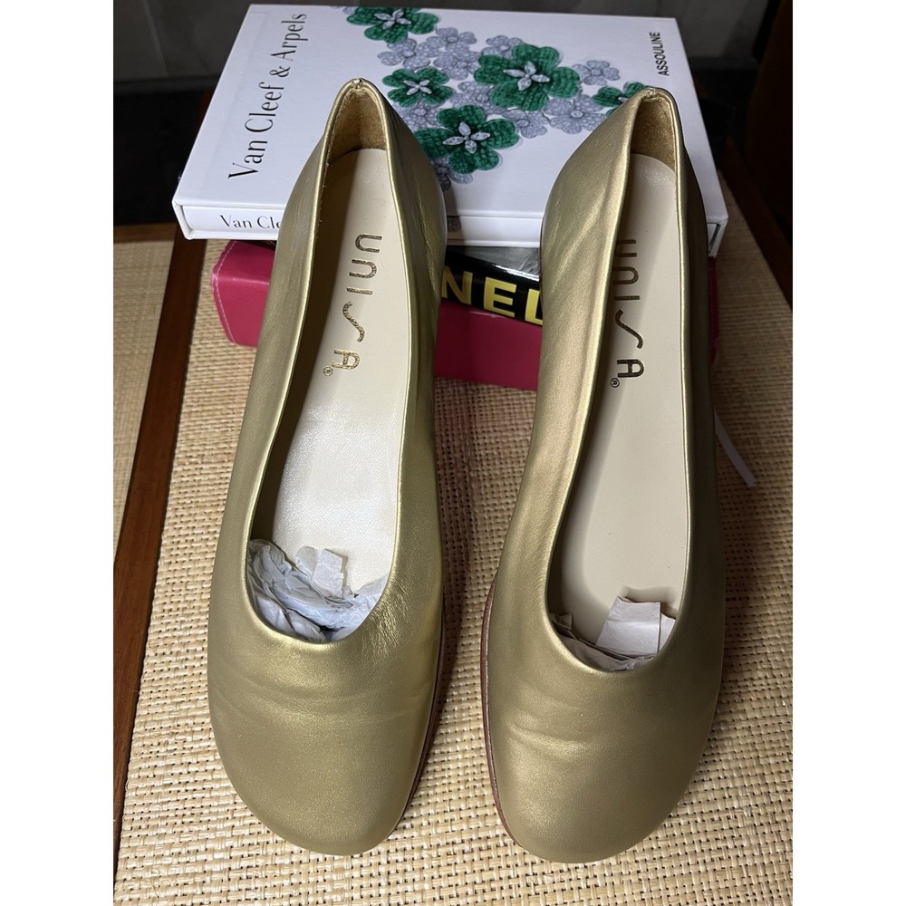 UNISA Size 7.5B Gold Metallic Leather‎ Flats